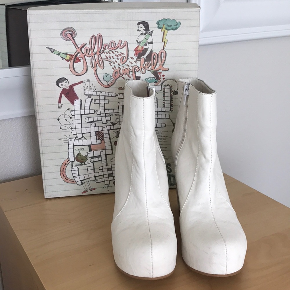 Jeffrey Campbell white leather boots. Sz 8B
